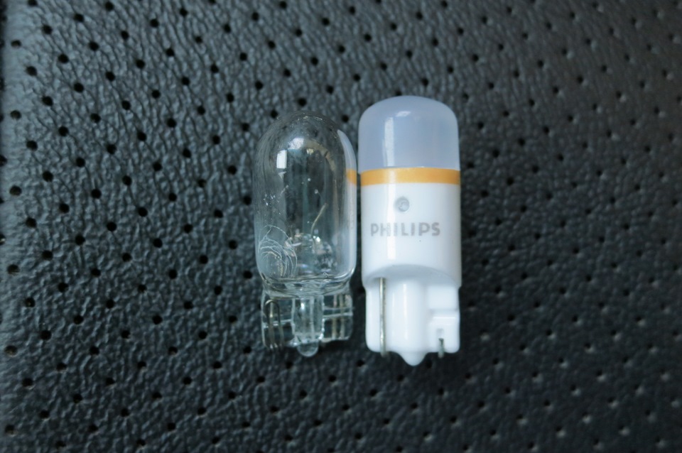 Ліхтар освітлення номерного знака Philips 127994000KX2 W5W 1
