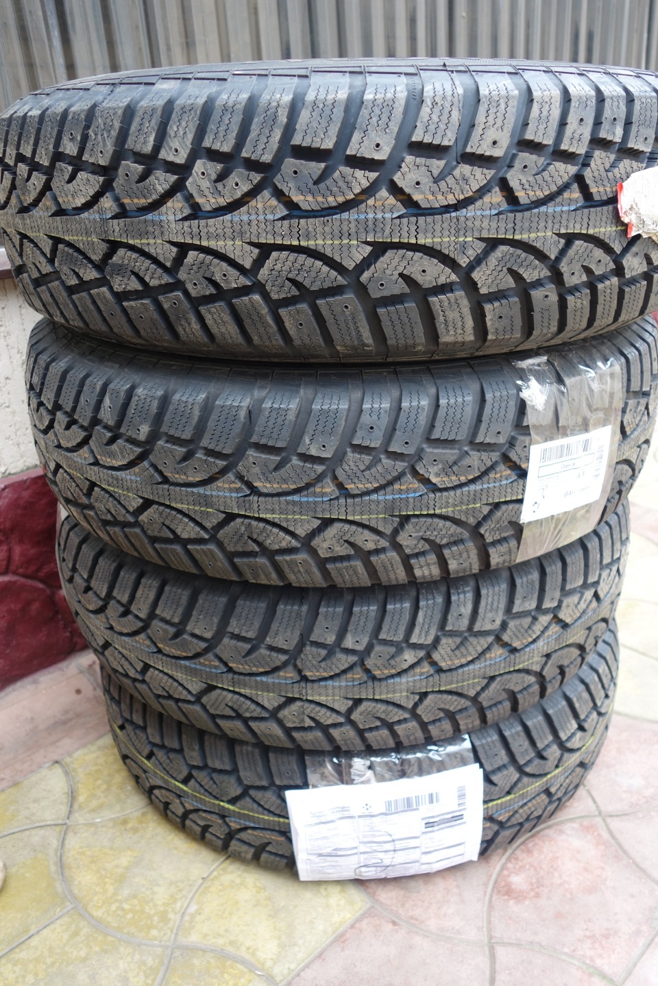 General Altimax Artctic 235/75 R16 4
