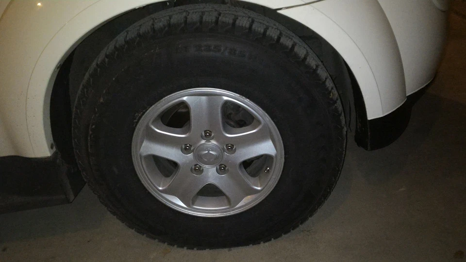 Зимова гума на місці 235/85 R16