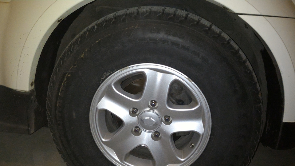 Зимова гума на місці 235/85 R16 4