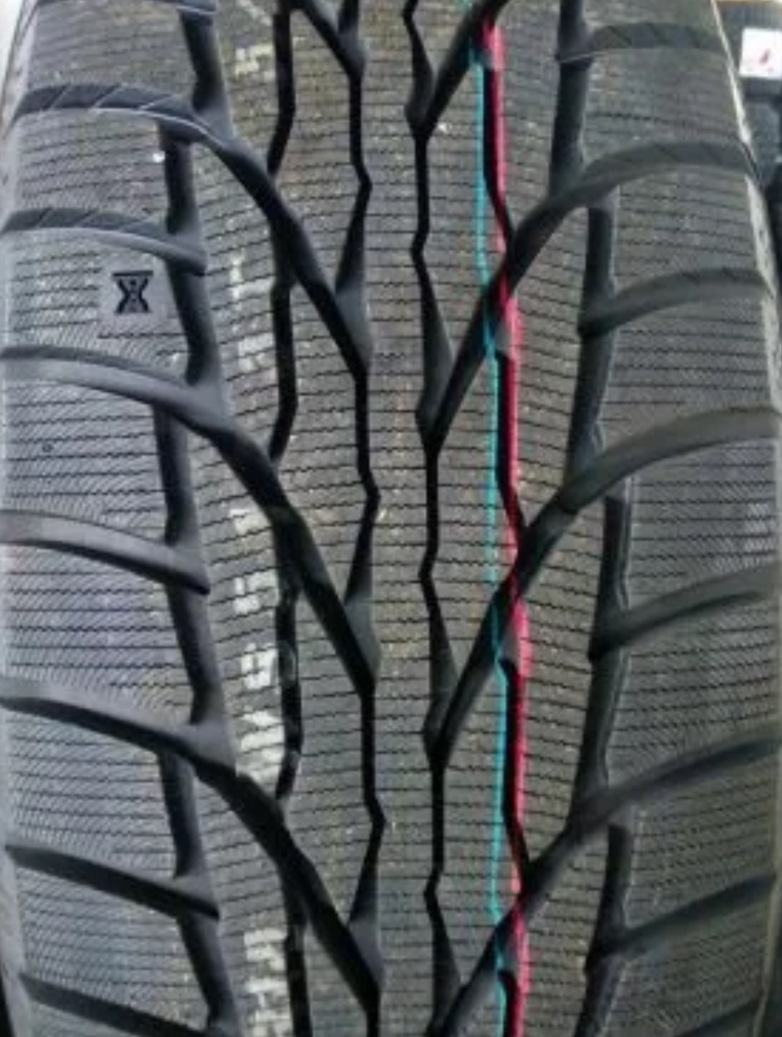 Зимові шини KUMHO WinterCraft SUV Ice WS51 1