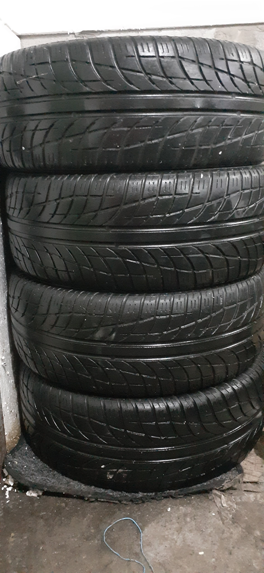 Диски та шини 215 45 R17 3