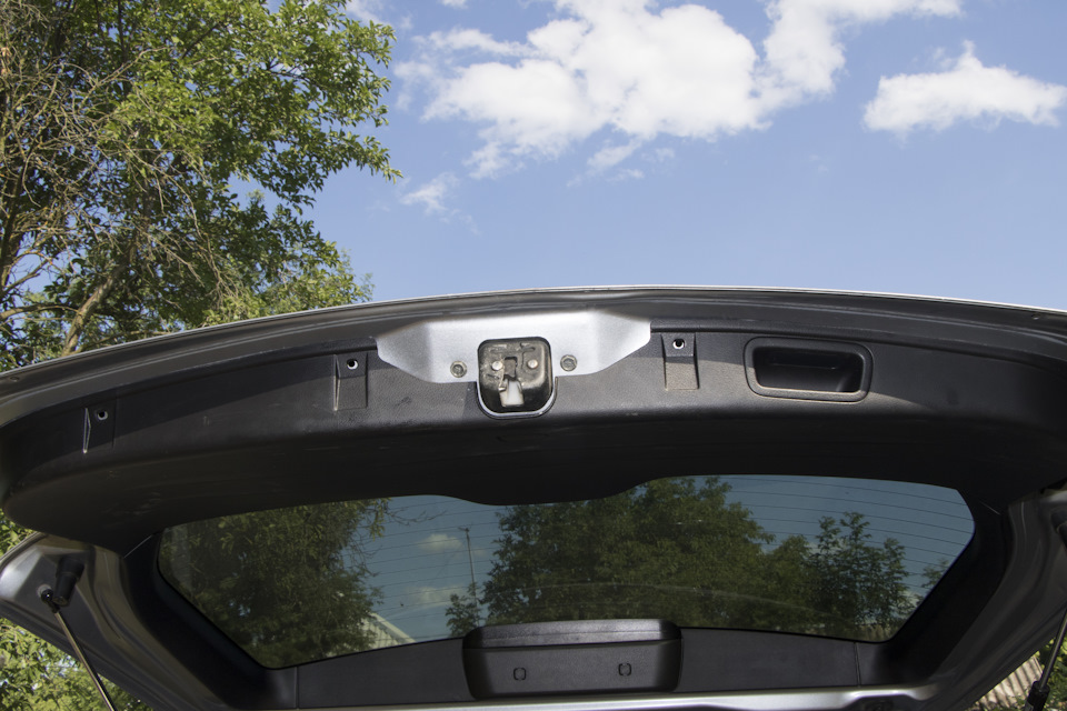 Як зняти обшивку дверей багажника Subaru Forester SH? 1