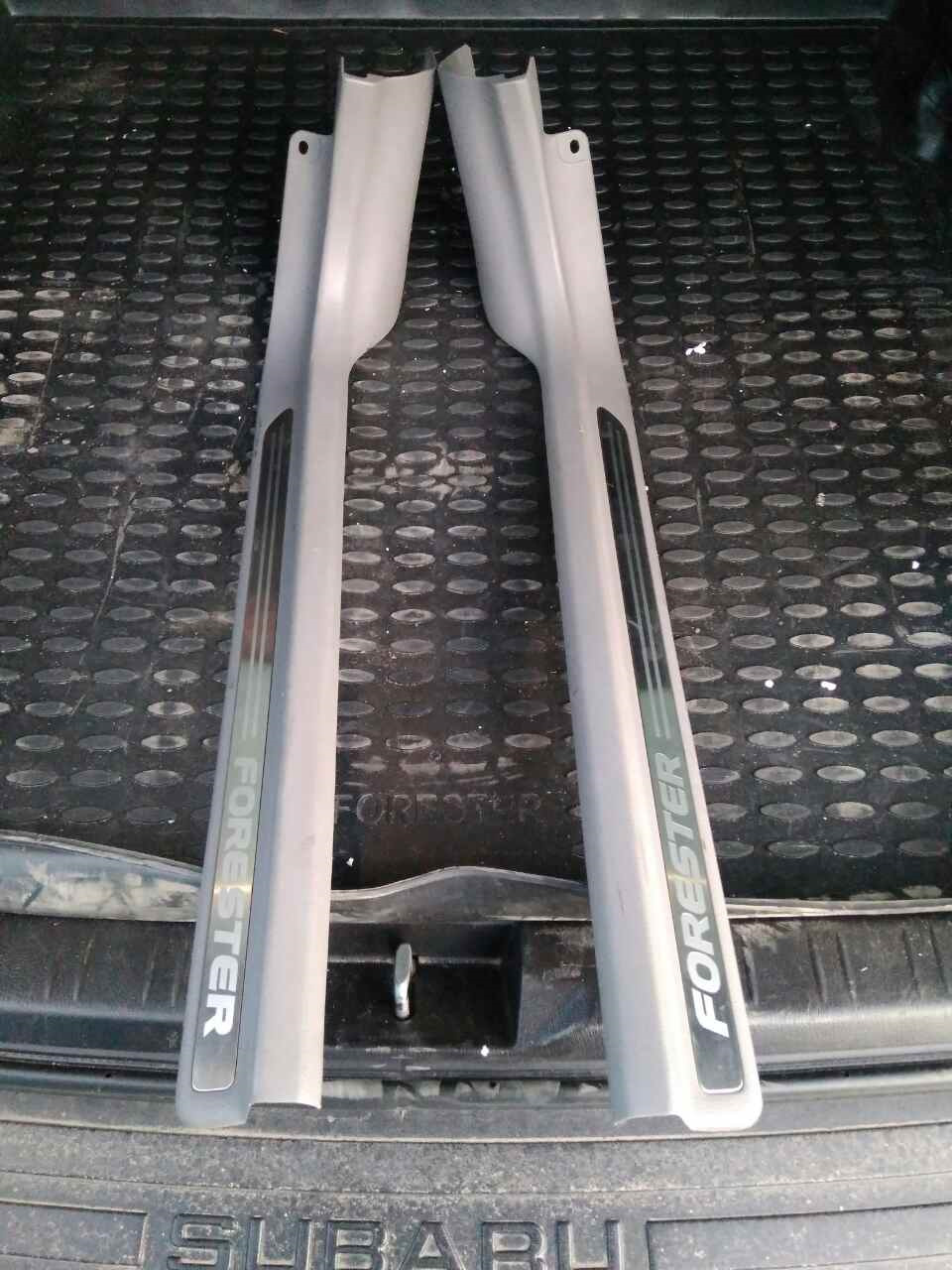 Накладки на пороги Forester 1