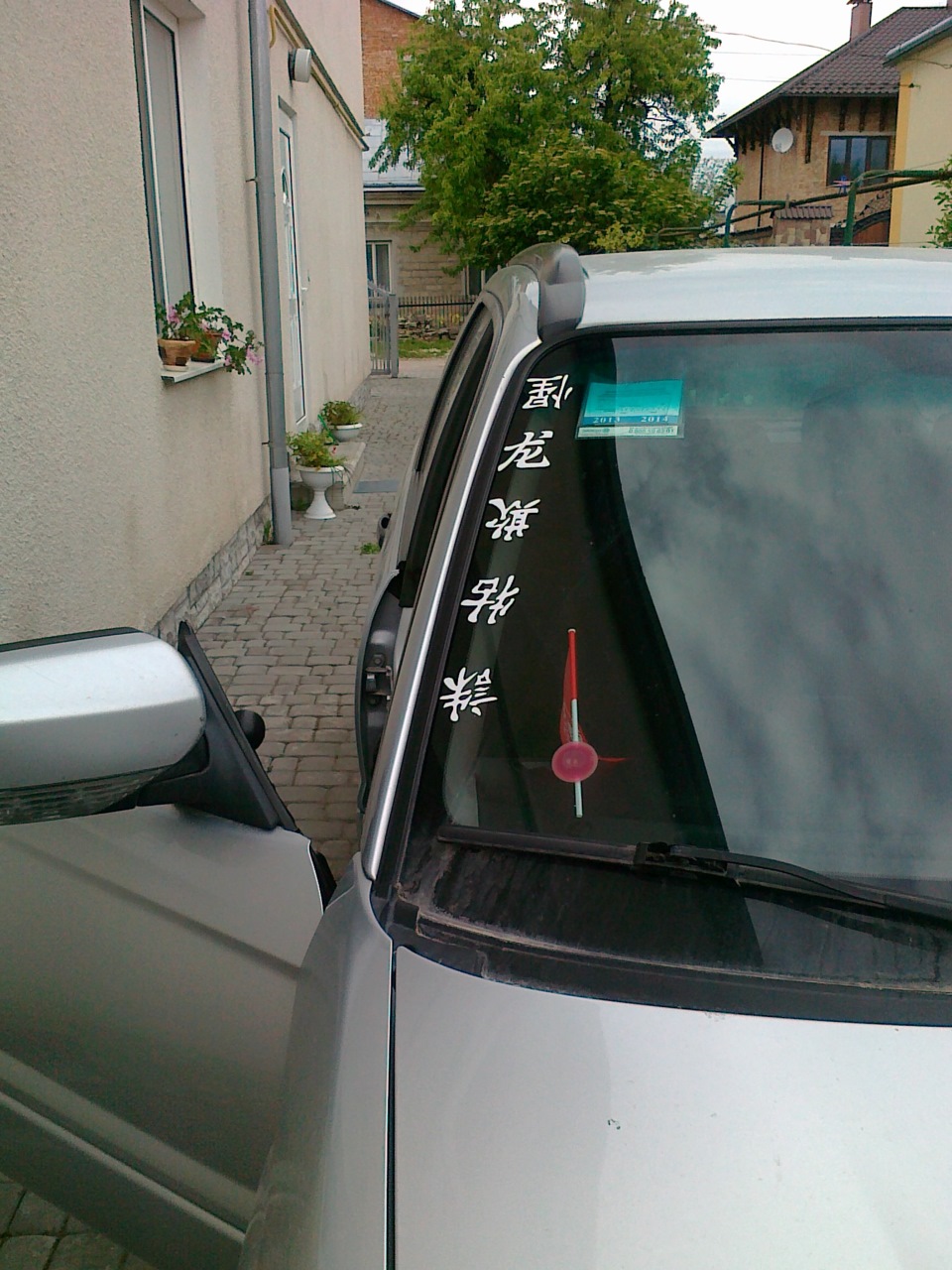 Шматочок китаю в японському авто:-) 2
