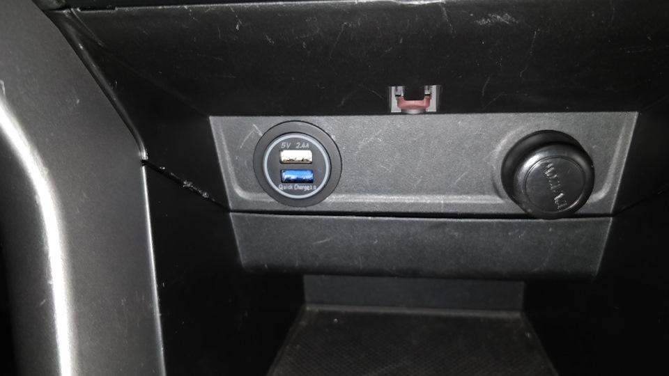 Встановив розетку usb 4