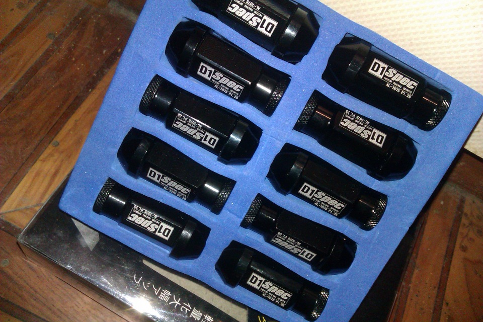 Полегшені колісні гайки D1 ​​Spec Racing Nut 2