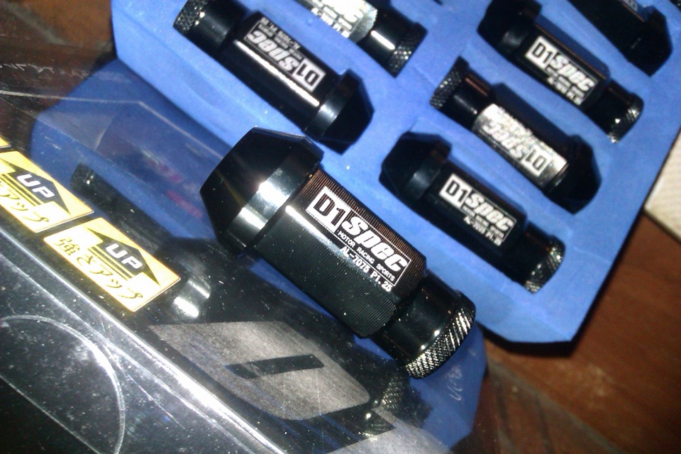 Полегшені колісні гайки D1 ​​Spec Racing Nut 5