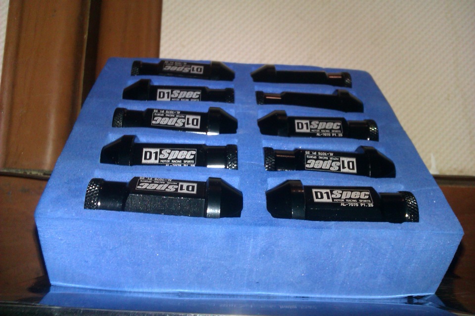 Полегшені колісні гайки D1 ​​Spec Racing Nut 3