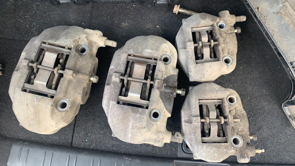 Гальма Bremboyota (але поки що тільки в передній частині) 2