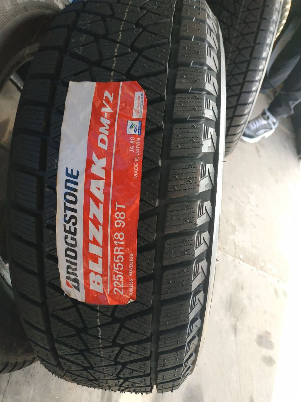 Зимові капці BRIDGESTONE BLIZZAK DM-V2 225/55/R18 1