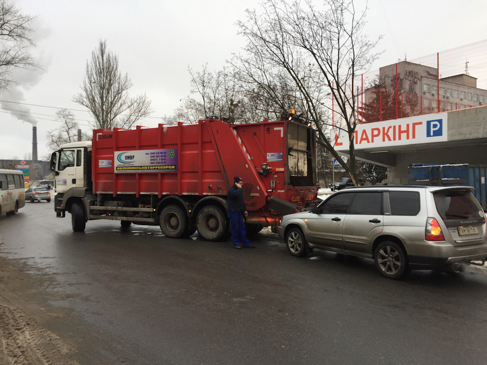ДТП зі сміттєвозом 1