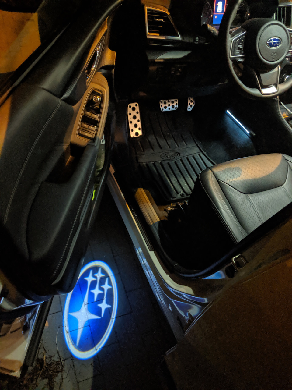 LED ПТФ + Світло в салон + Логотип у двері 4