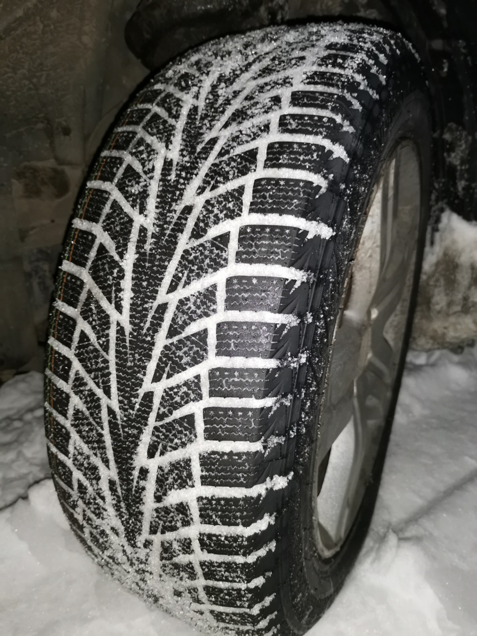 Зимова гума Hankook Winter I*Cept IZ2 W616 215/55 R17 98T 1