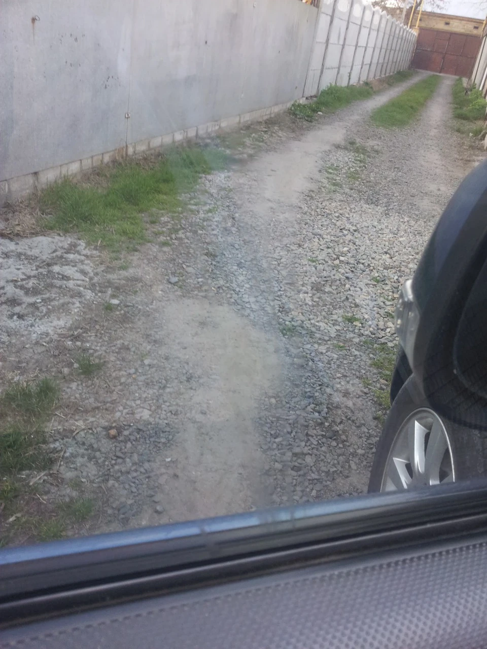 Профілактика подряпаного скла в безрамкових дверях