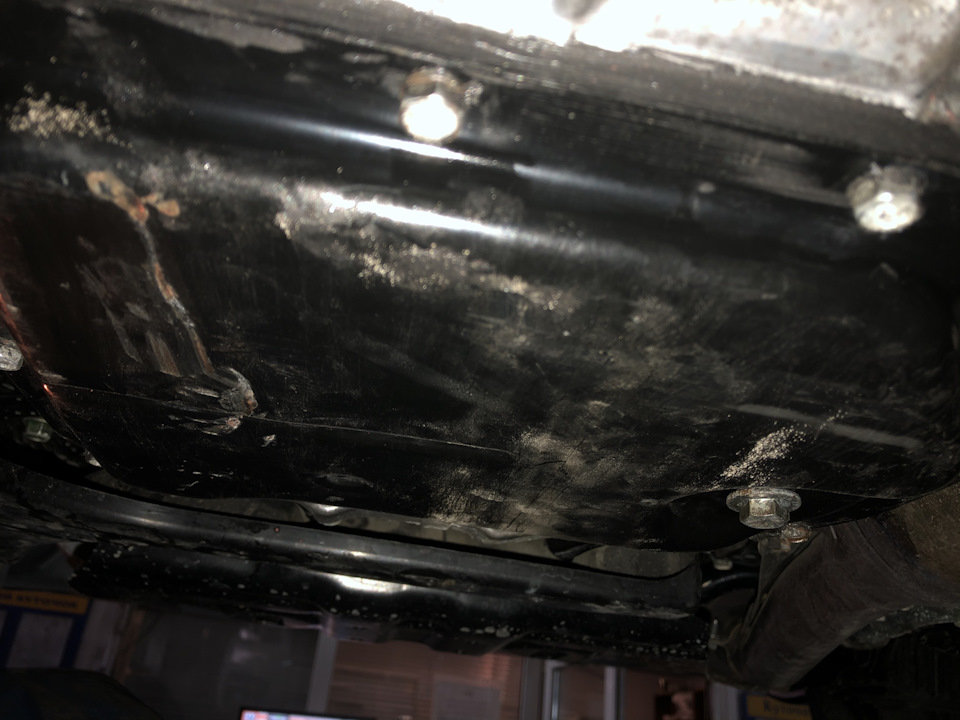 Ремонт кришки піддону CVT, мастило основних болтів по ходовій. 3