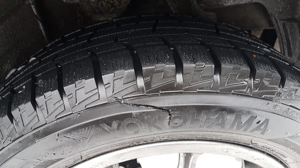 Недовиїзд на off-road, розрізав покришку... 1