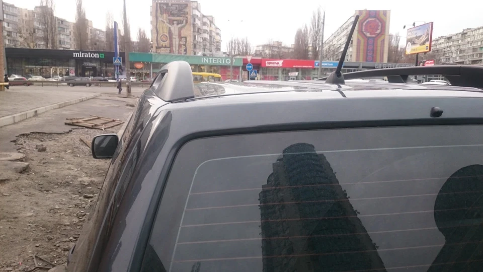 Просаджена петля дверей багажника, як лагодити?