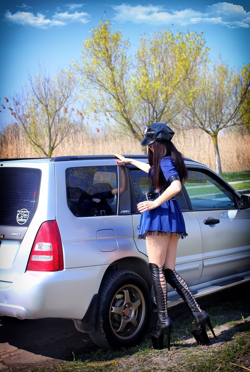 Фотосет No. 7: Police girl in sexy dress! 3