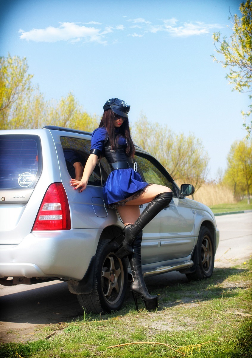 Фотосет No. 7: Police girl in sexy dress! 5