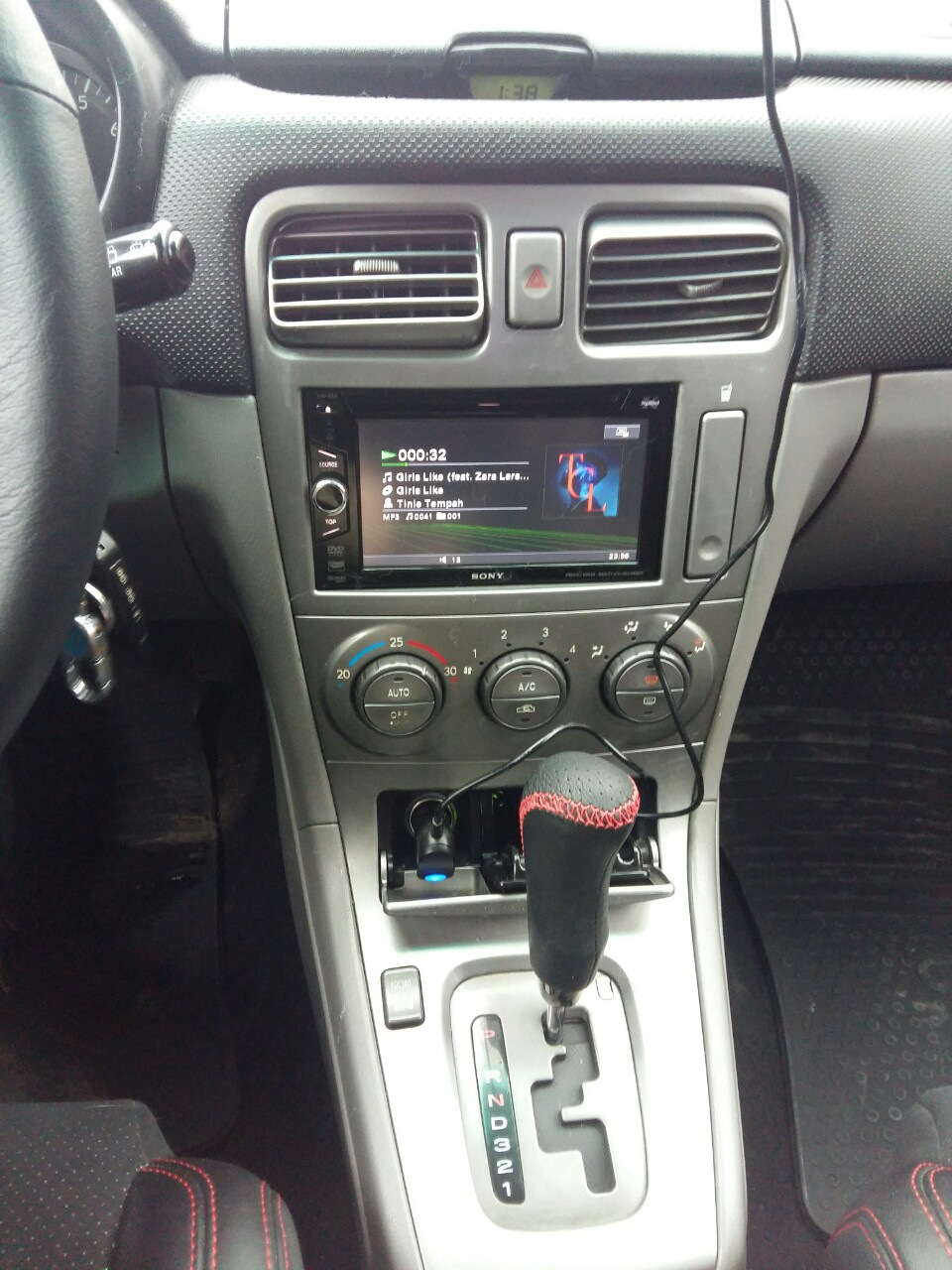 Мультимедіа центр Sony XAV - 60E 1