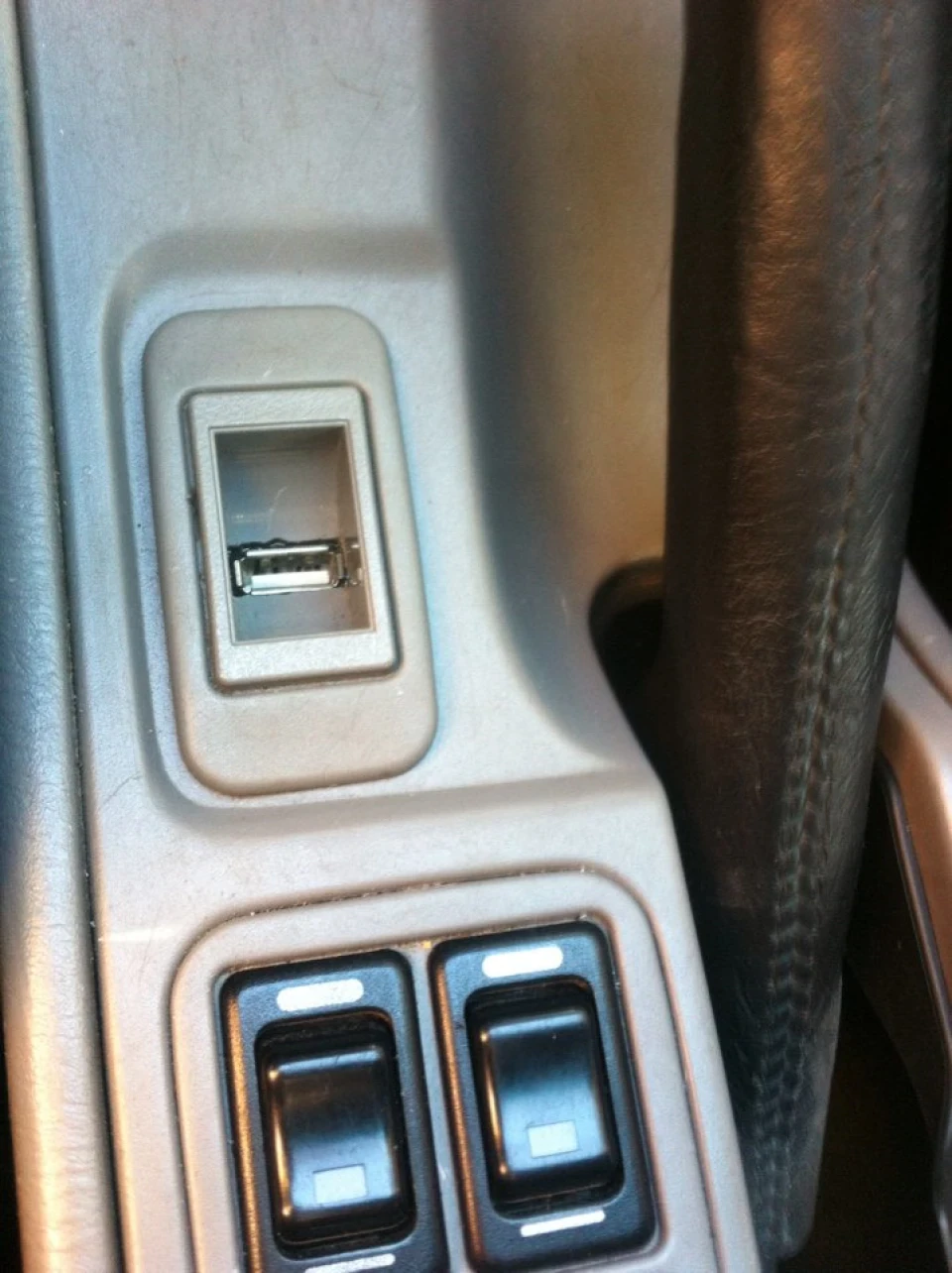 USB зарядка мені в салон)