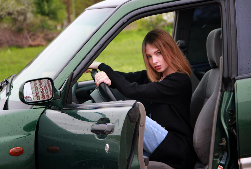 Girls and cars Lugansk Anna 1