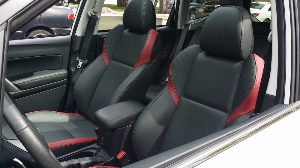 Фотографії крісел від Subaru Forester STI 2015 Limited 1