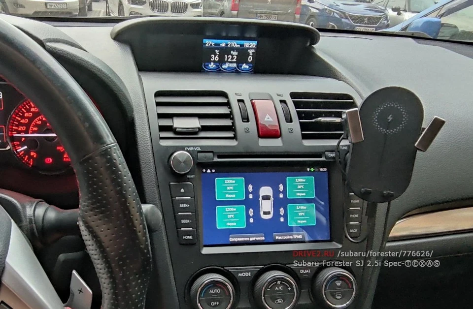 Хто як кріпить власники для телефонів у своїх Forester SJ?