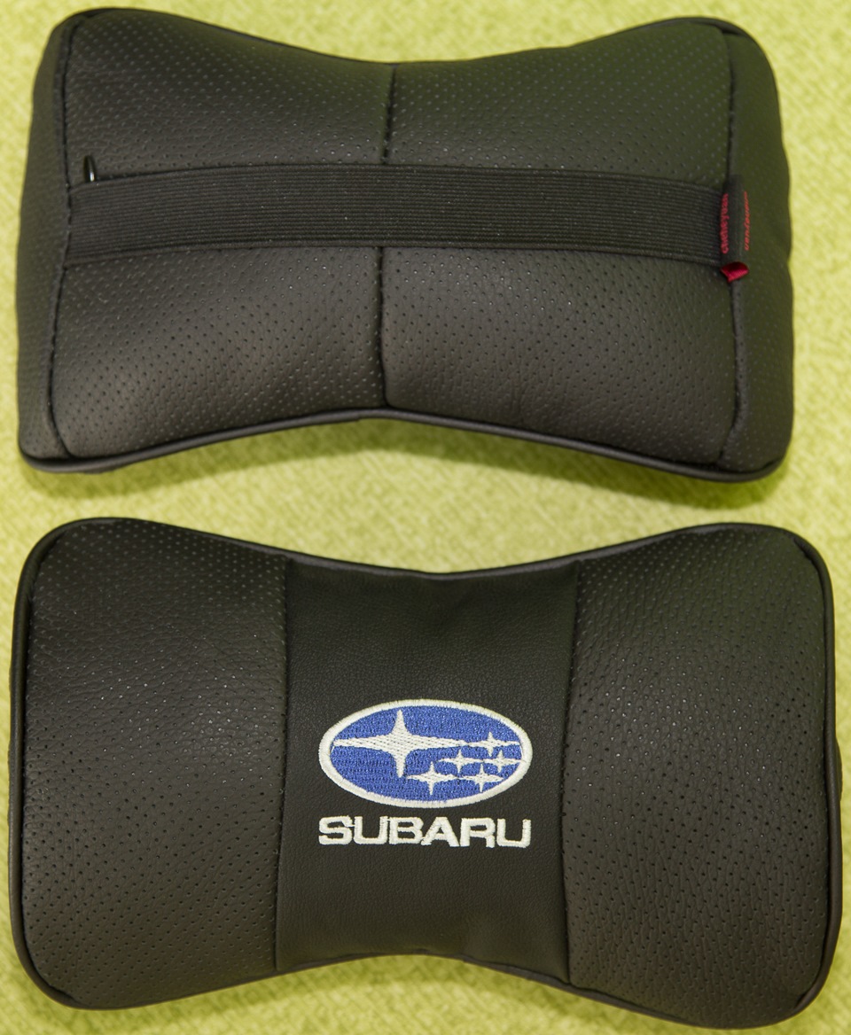 Подушки з логотипом Subaru 2