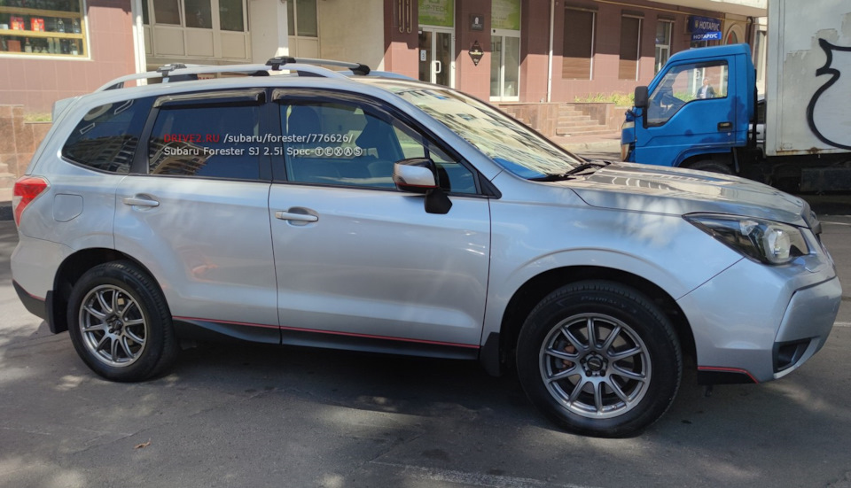 Знову встановив бризковики. цього разу OEM Subaru 4