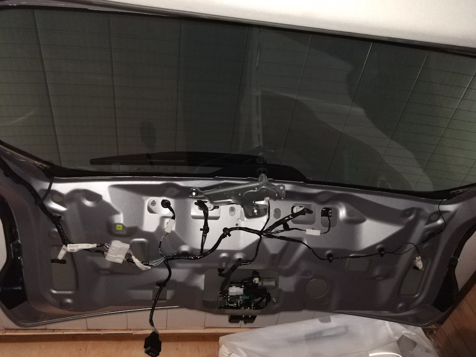 ШВІ Forester SJ - Частина 1. Двері багажника і встановлена ​​LED лампа 5