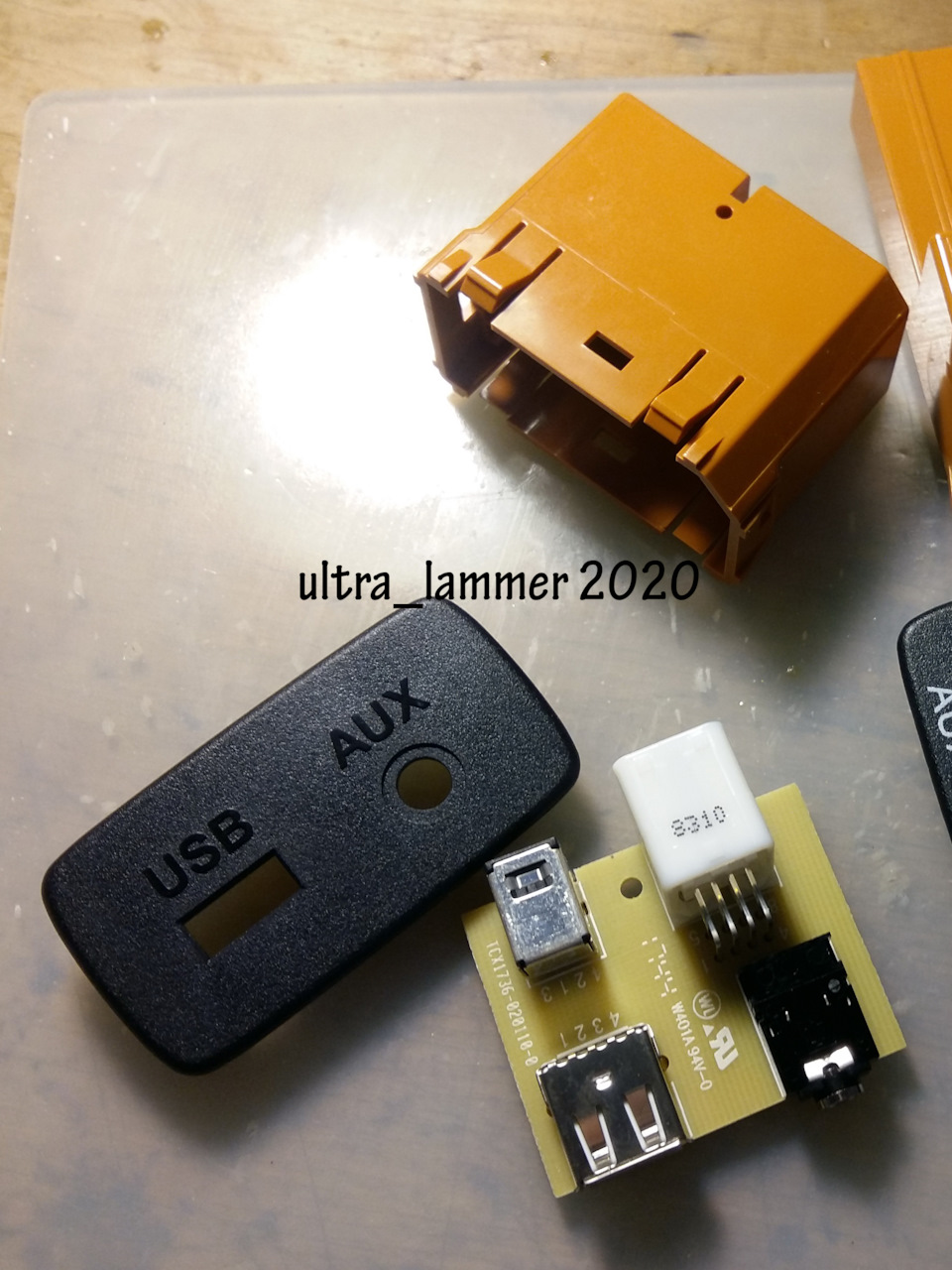 Перенесення USB/AUX. OEM USB-зарядне. 3