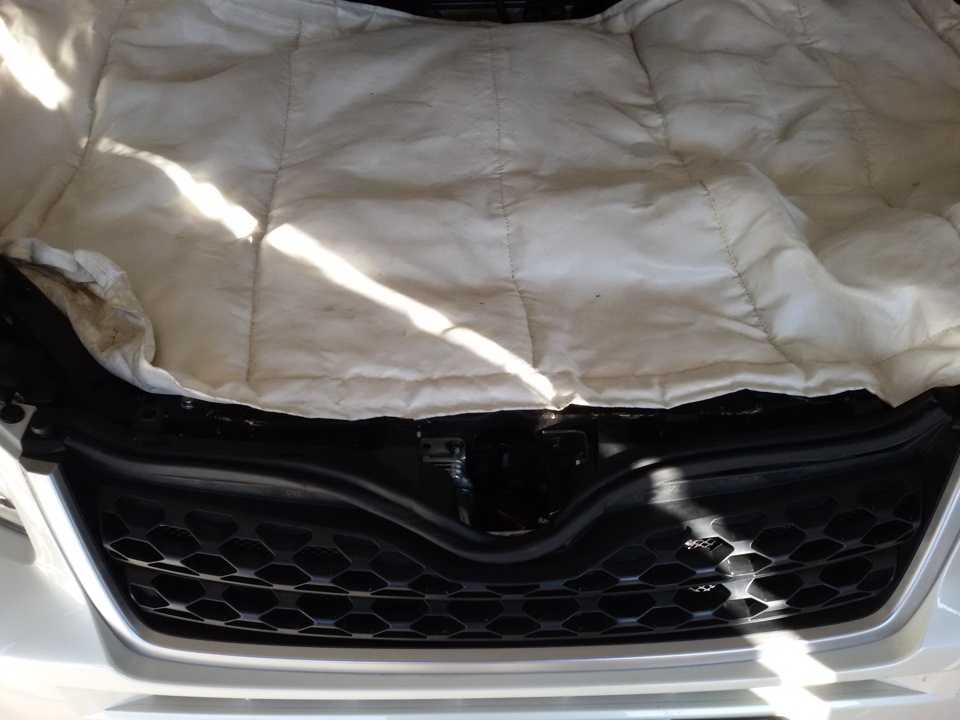 Ущільнювач капота 3