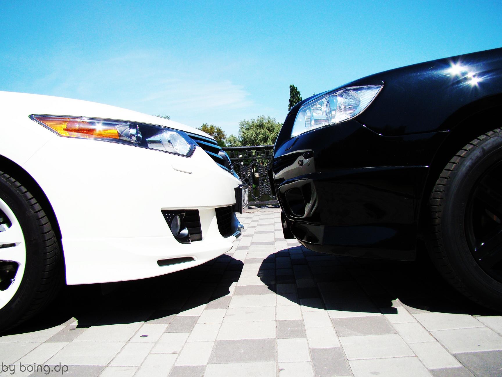 Black&White - Subaru VS Honda 1