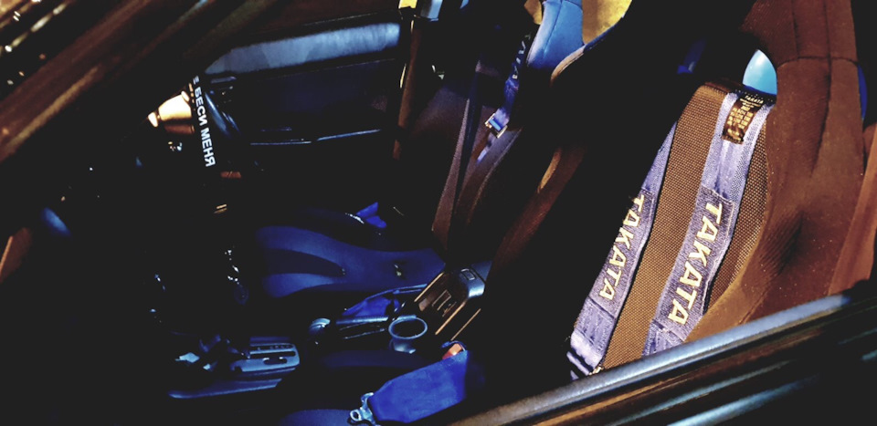 16. Поставив ремені безпеки TAKATA 3