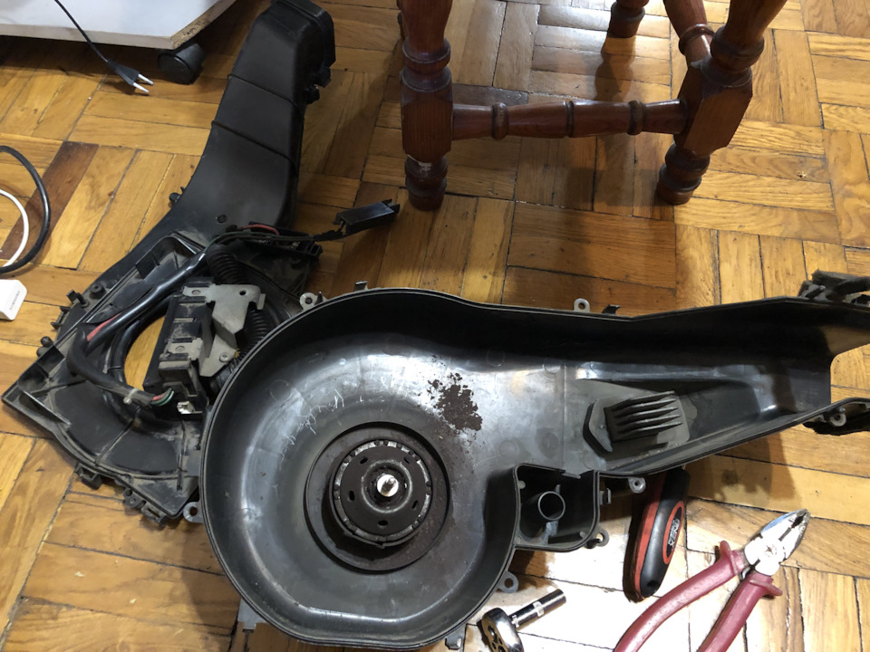 38. Поламався моторчик пічки Subaru Impreza 2