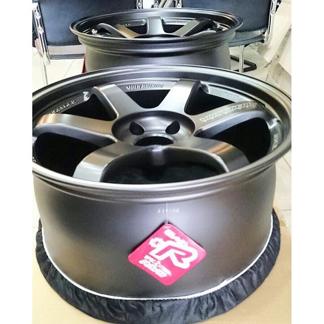 Не можу вибрати Volk rays T37sl & Enkei RPF1 4