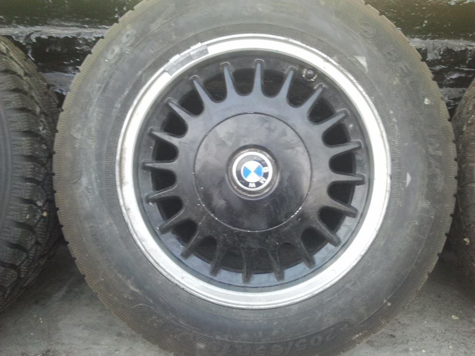 Продаж дисків з гумою на BMW 3