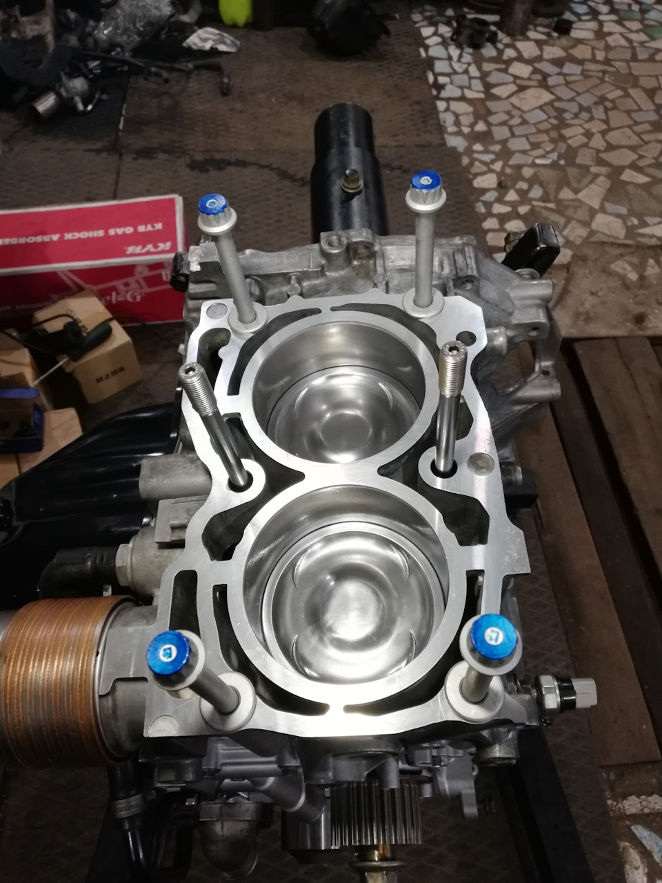 ГБЦ255 і 257поршні. 3