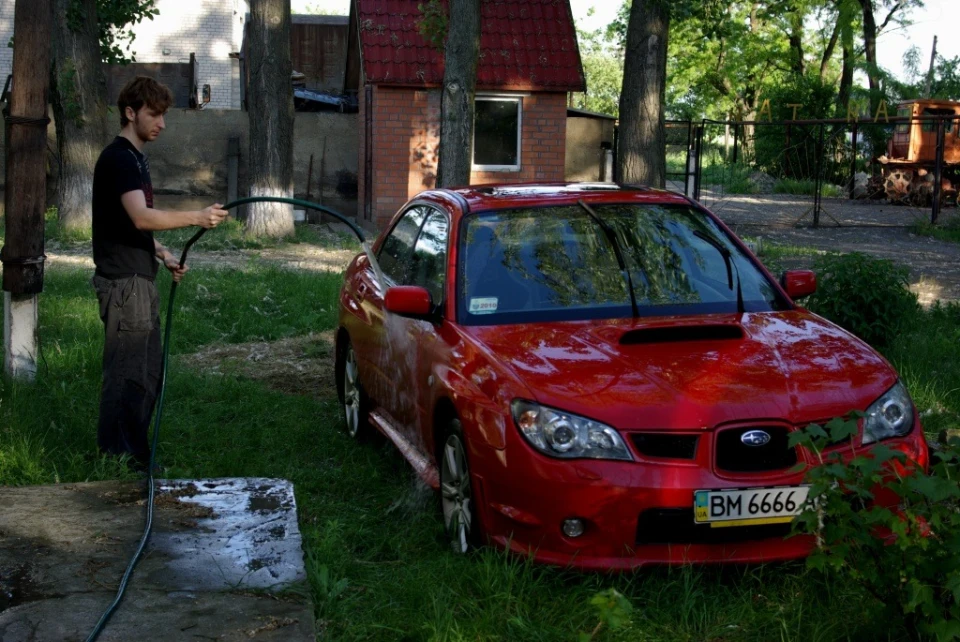 Автомийка Біля будинку