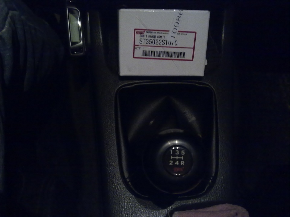 Shift knob (5MT) STI 1