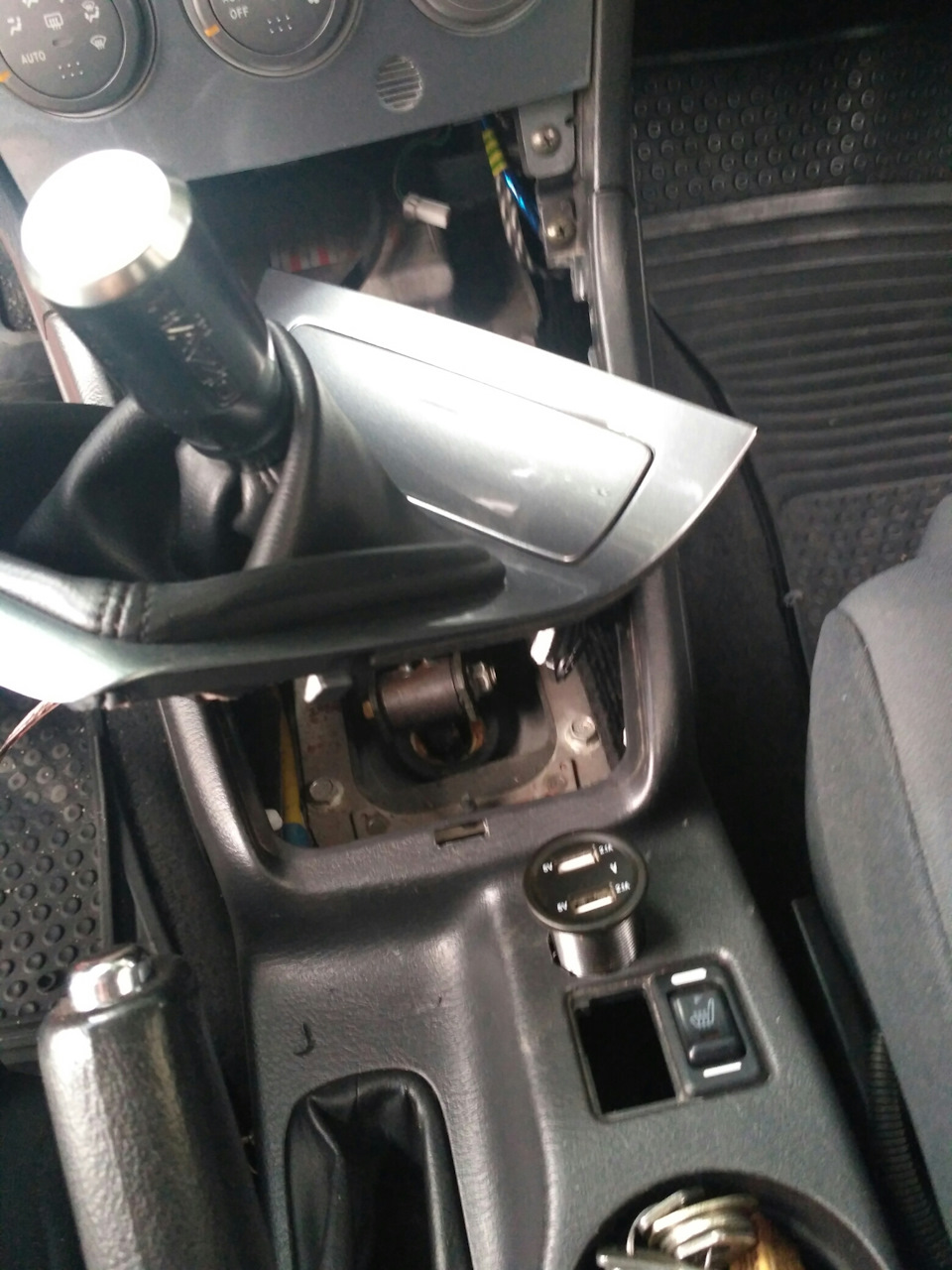 Встановив зарядку USB 1
