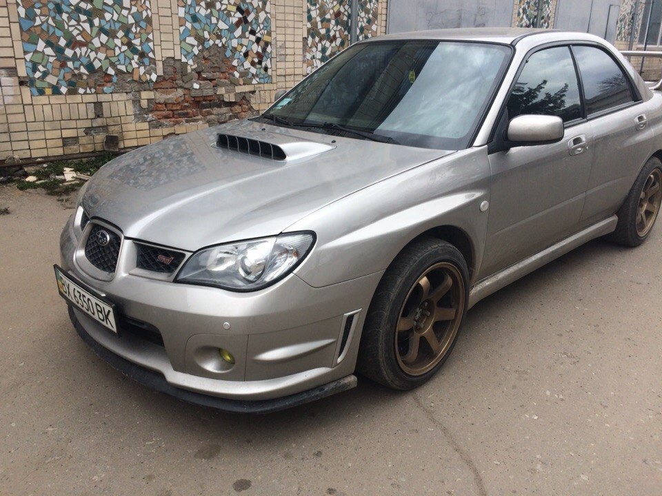 Встановив капот 1