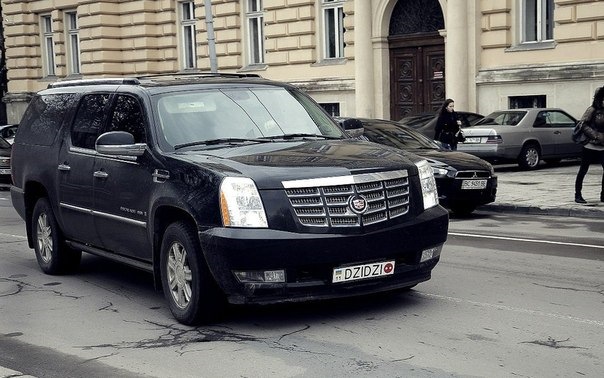 Cadillac Escalade мегапопулярного DZIDZIO )) 4