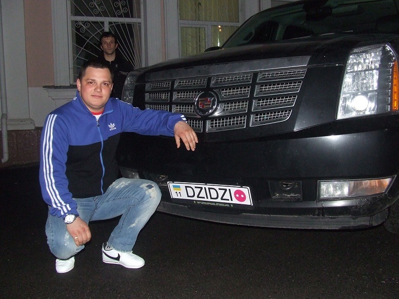 Cadillac Escalade мегапопулярного DZIDZIO )) 1
