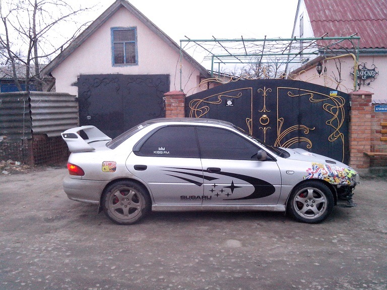 Наклеїв наклейки на боки)) 2
