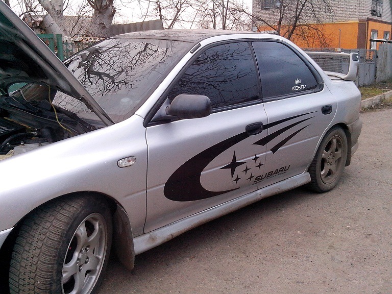 Наклеїв наклейки на боки)) 1