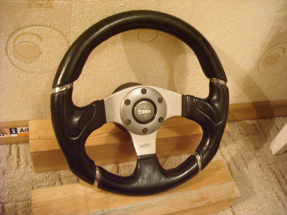 Рулі momo 2
