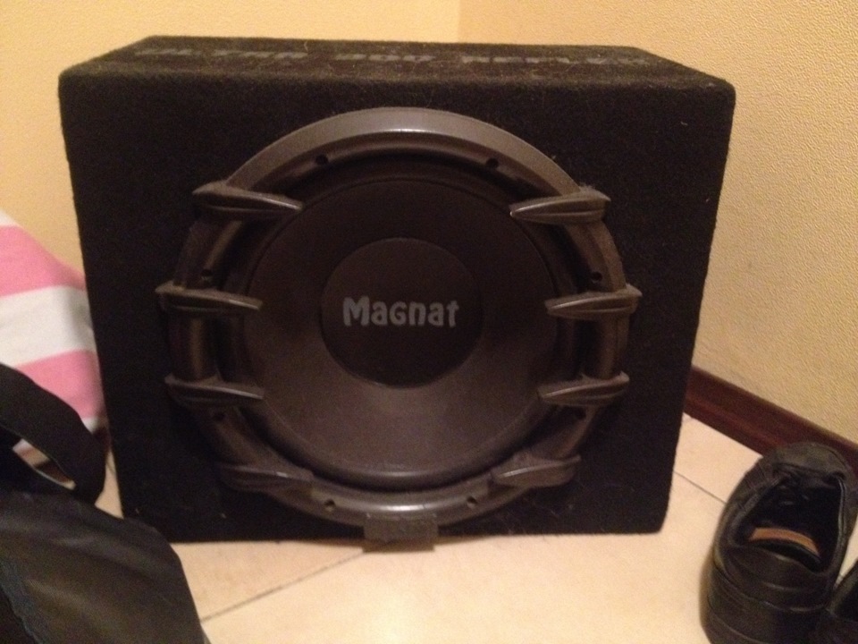 Продам сабвуфер magnat ultra 300 reflex 5